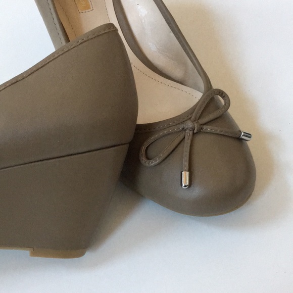9.5 BCBGeneration wedge heel pumps bow slip on new - Picture 2 of 10